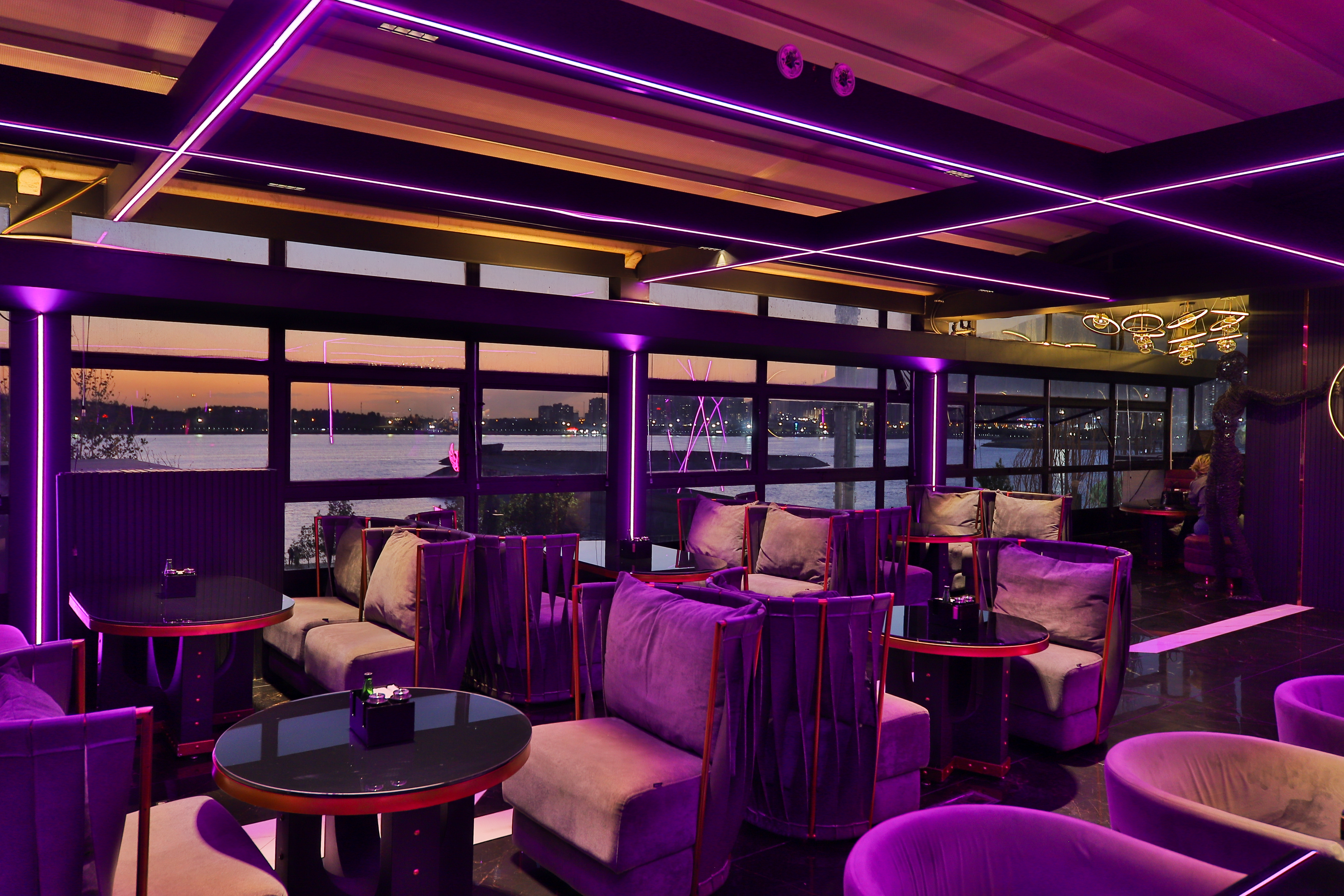 کافه لانژ کردی تهران