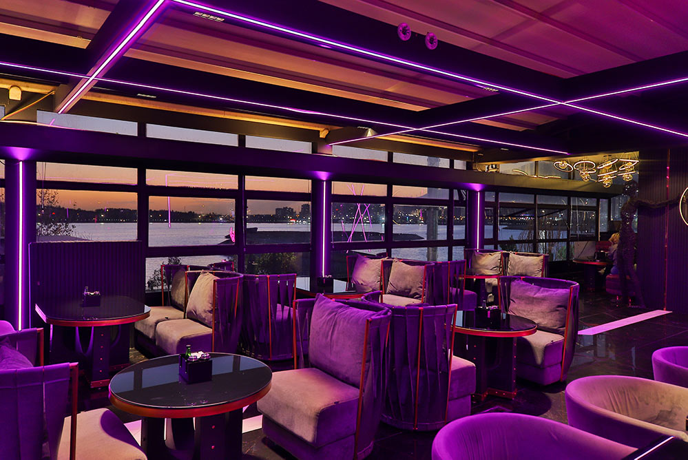 سالن دریاچه و vip