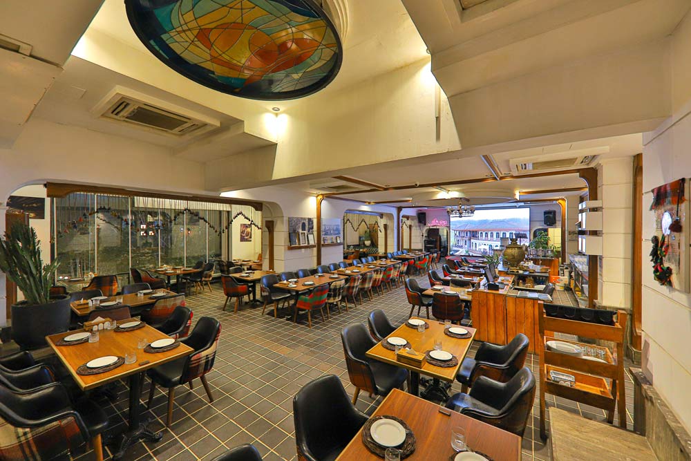 فضای کافه بوتیک رستوران کردی ونوشک